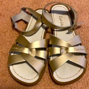 Salt water sandals, Girls 4, Women's 6. Almost new.